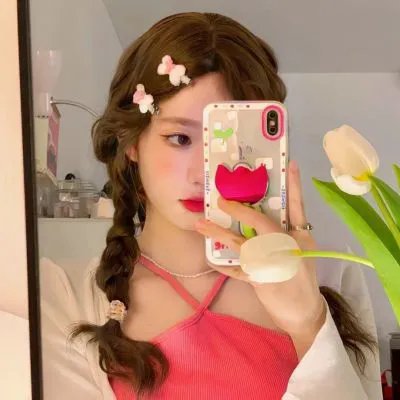 女警出更海报